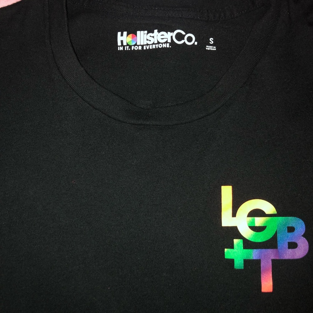 COPY - Hollister pride shirt size: small